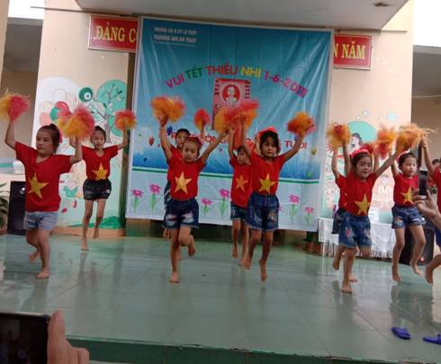 2019 le ra trương012.jpg